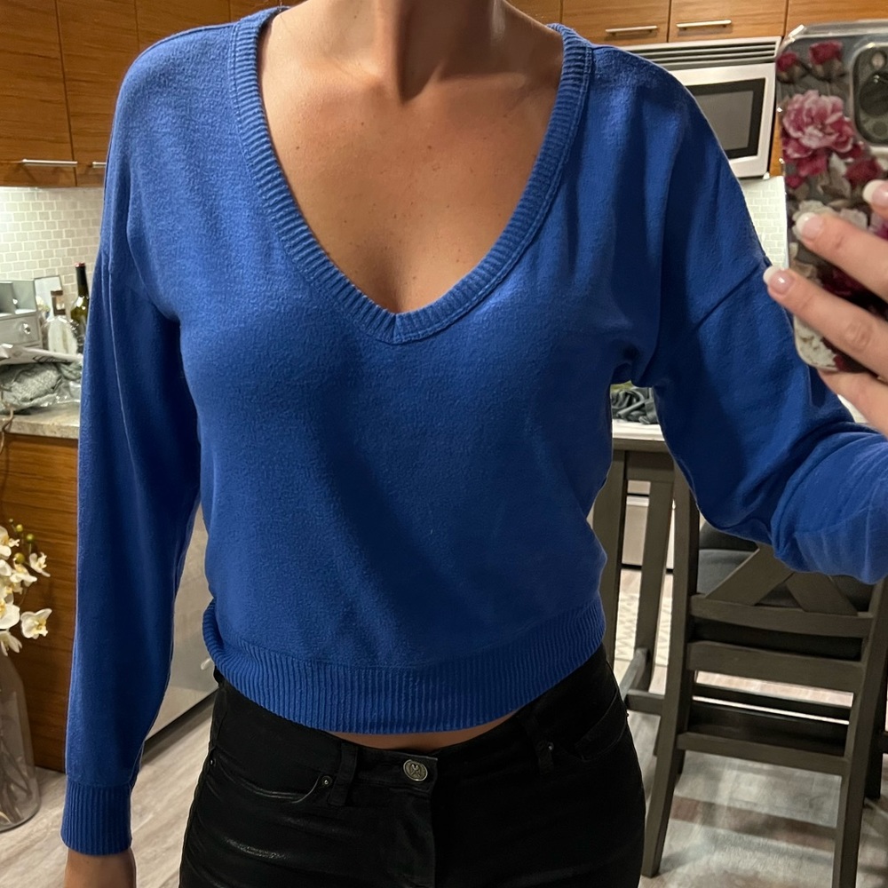 LOT OF 2 Abercrombie and Fitch sweaters V neck blue and black size small